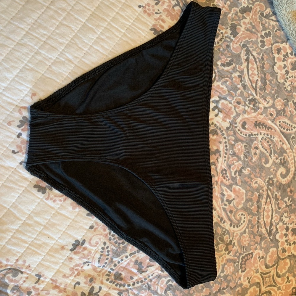 NWOT Aerie black ribbed bathing suit bottoms!